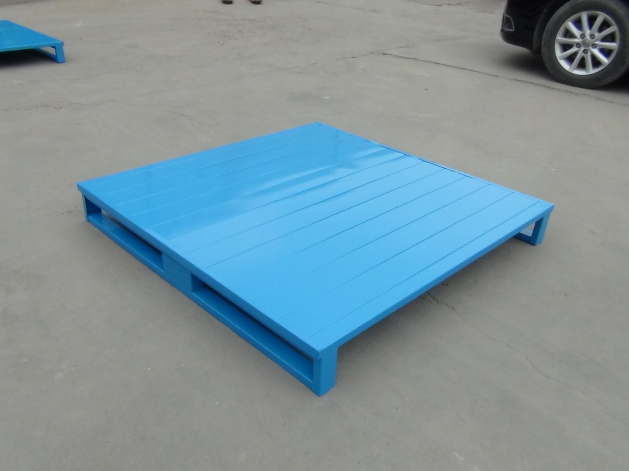 Export-grade steel pallets | Galvanized metal pallets | Meets European/American standard dimensions | Fumigation-free